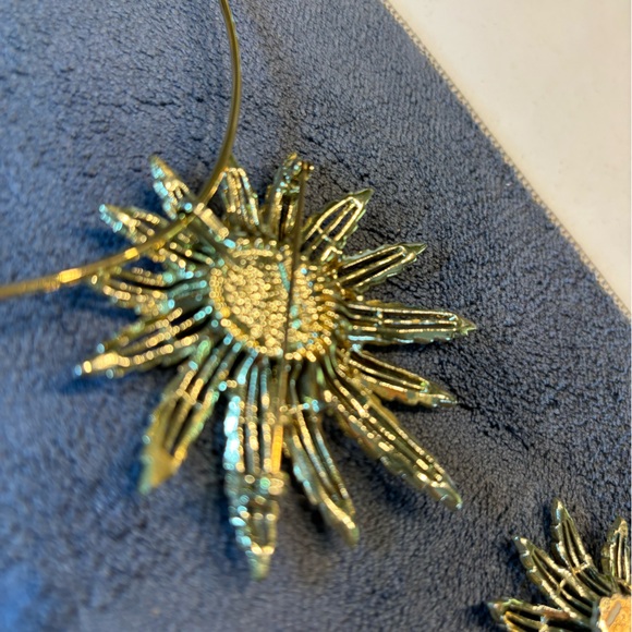 Sarah Coventry Vintage Starburst Three Pcs Set Broach & Earrings - Picture 5 of 10